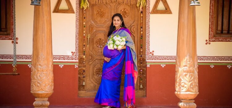 Baby Bump Photoshoot With Saree Ideas